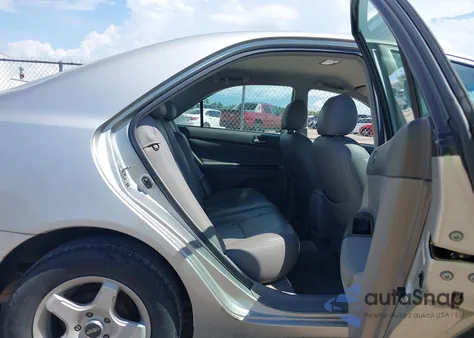 2006 Toyota Camry Le z USA, uszkodzony, nr VIN 4T1BE32K16U154014